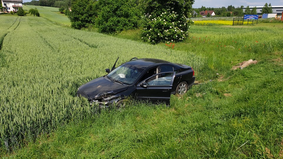 Skręcał w lewo, nie ustąpił pierwszeństwa przejazdu. Trasa Lublin – Łęczna była zablokowana (zdjęcia)