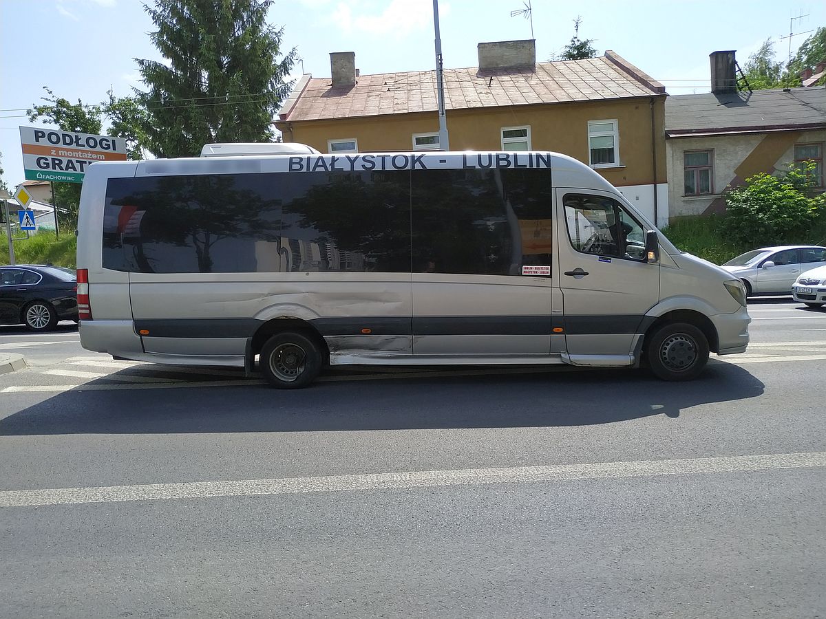 Dwa busy zderzyły się na skrzyżowaniu w Lublinie (zdjęcia)