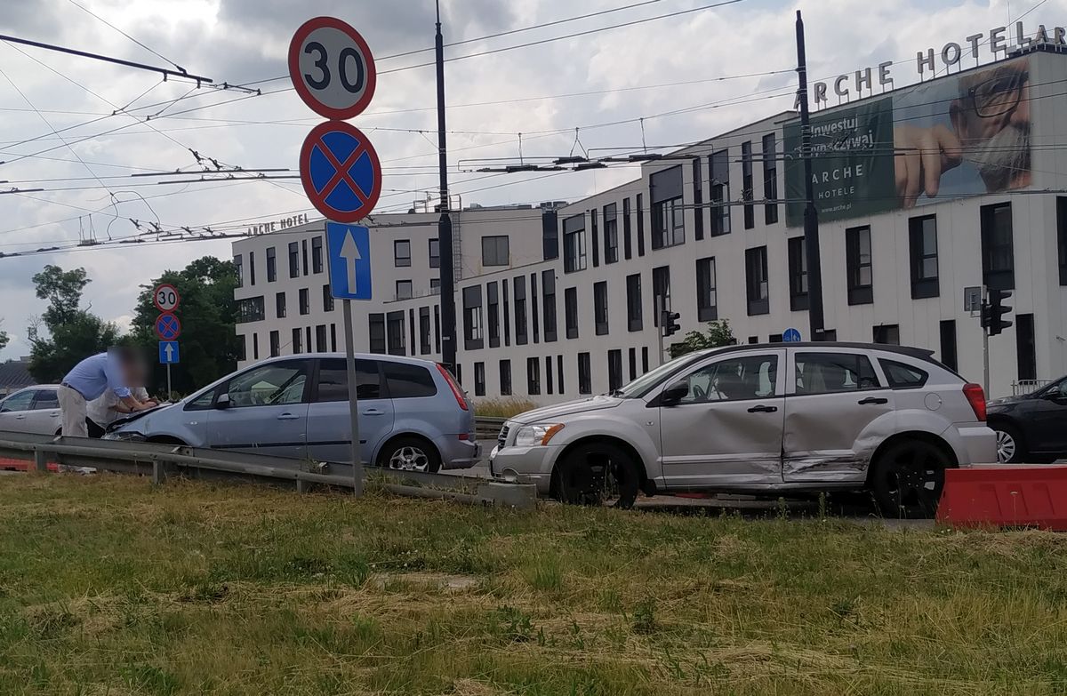 Kolejne zderzenie pojazdów na tym skrzyżowaniu. Tym razem obyło się bez służb ratunkowych (zdjęcia)