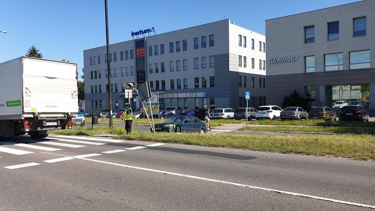 Jeden drugiemu zajechał drogę, obaj chcieli uniknąć zderzenia. Nie udało się (zdjęcia)