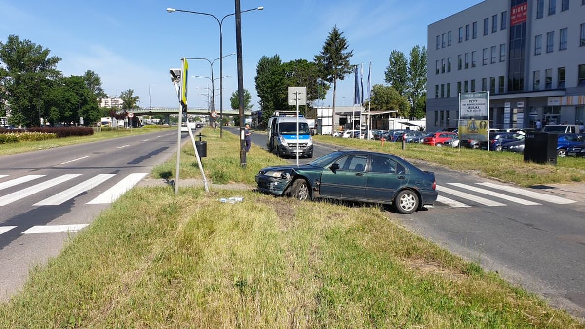 Jeden drugiemu zajechał drogę, obaj chcieli uniknąć zderzenia. Nie udało się (zdjęcia)