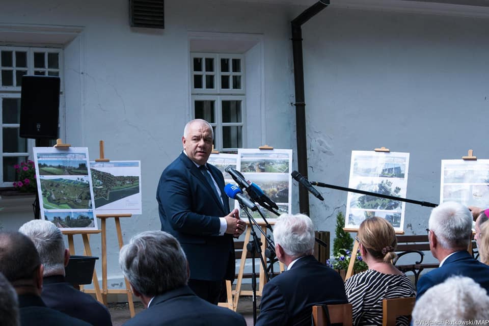 Sanatorium w Krasnobrodzie zostanie rozbudowane. Akt erekcyjny podpisał wicepremier Jacek Sasin (zdjęcia)