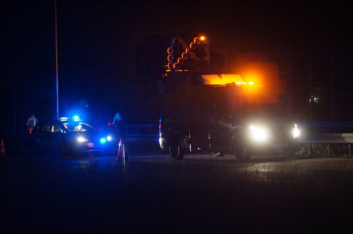 Audi uderzyło w latarnię, kierowca był nietrzeźwy. W zdarzeniu uszkodzony został jeszcze jeden pojazd (zdjęcia)