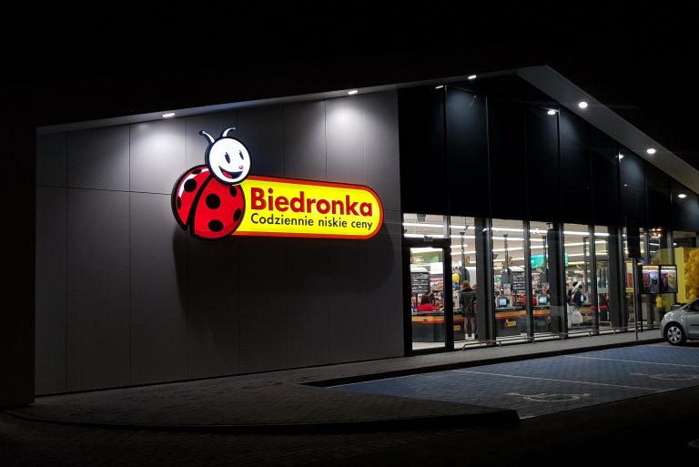czy 2 listopada biedronka będzie otwarta