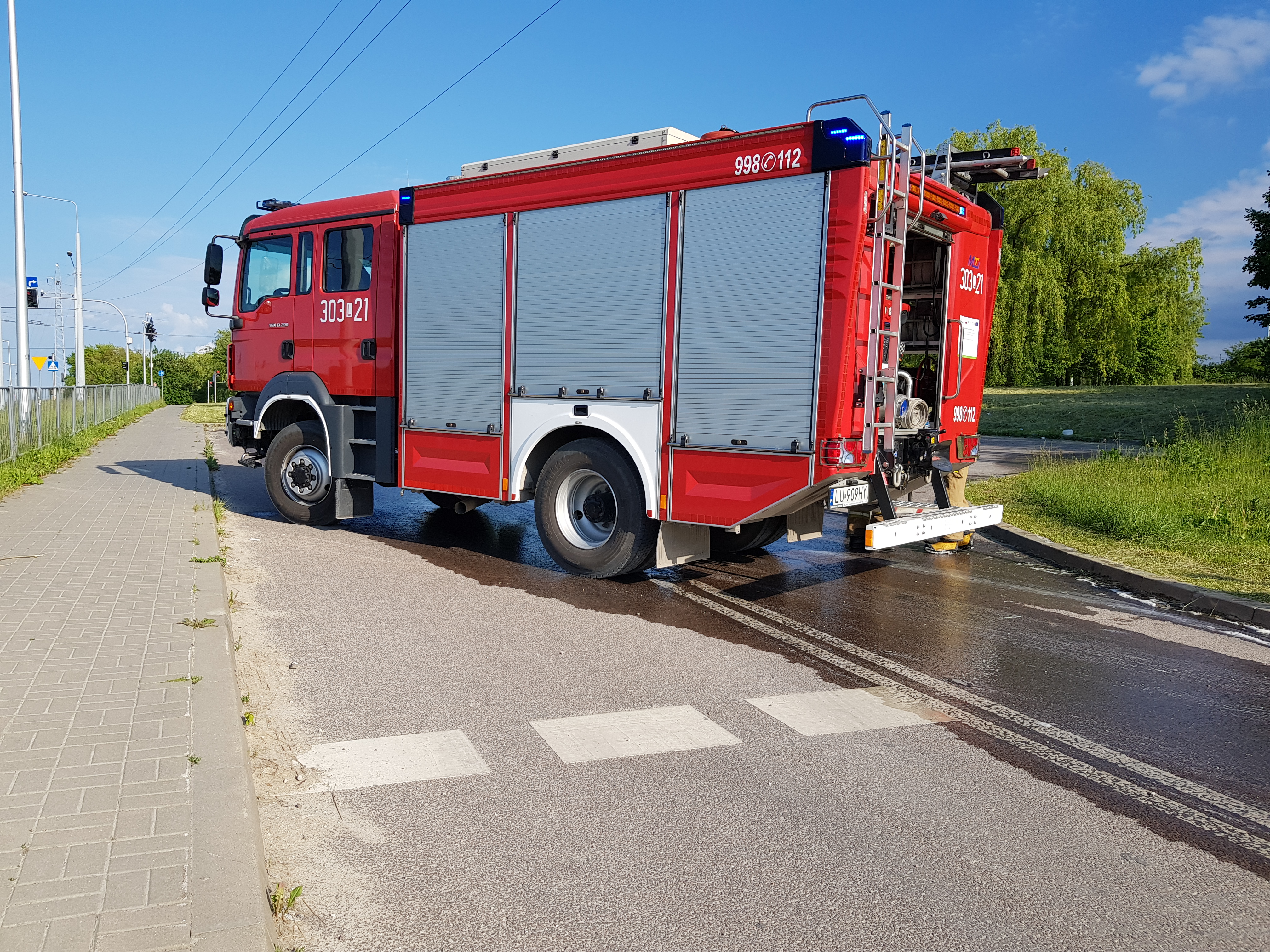 Pożar pojazdu dostawczego w Lublinie. Przyczyną prawdopodobnie podpalenie (zdjęcia)