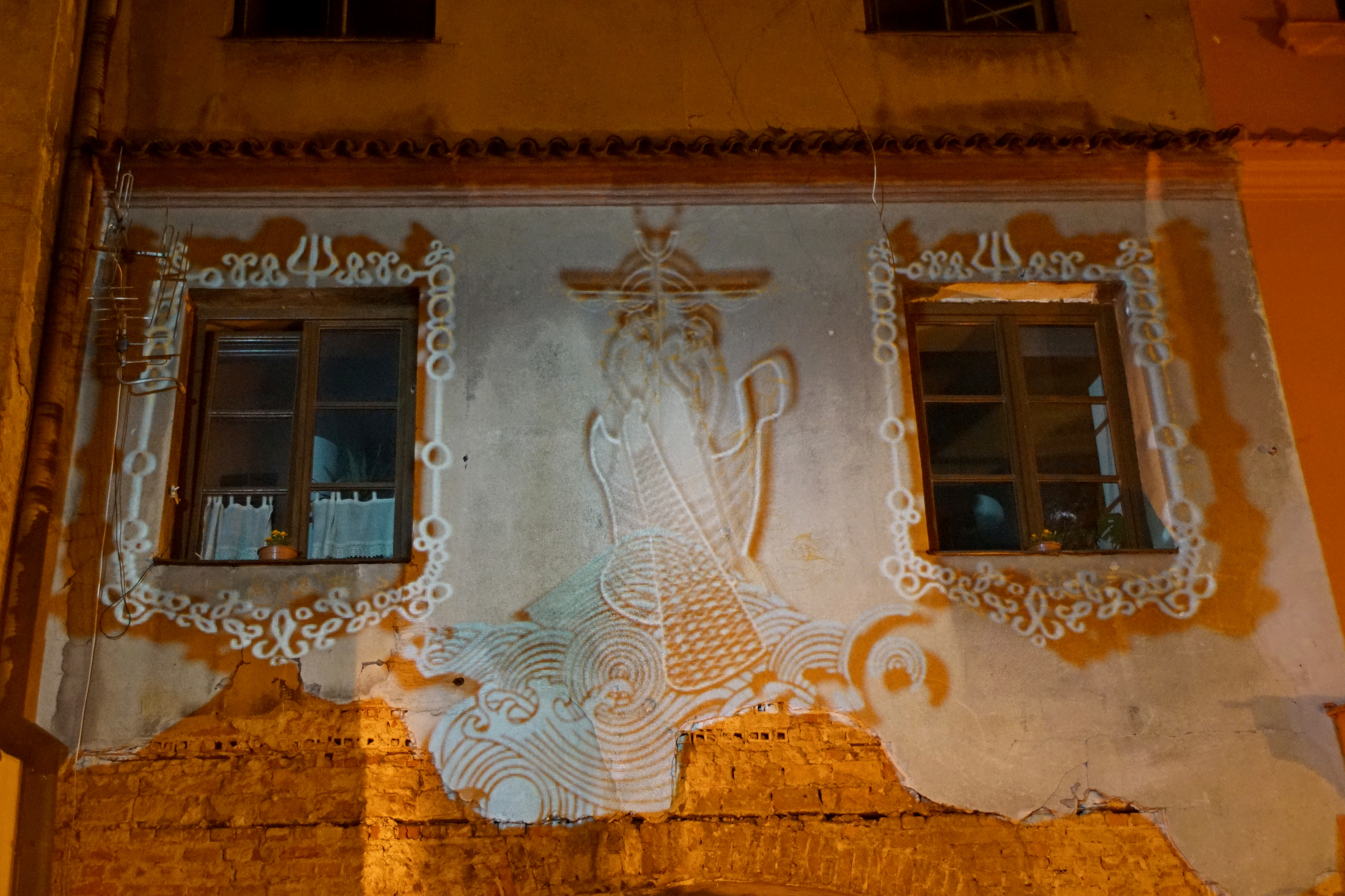 Noc Kultury w Lublinie powoli się rozpędza. Pojawiły się kolejne instalacje na Starym Mieście (zdjęcia)