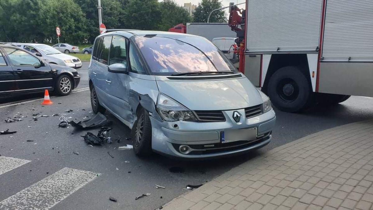 Kolejny wypadek na tym skrzyżowaniu. Jedna osoba została ranna (zdjęcia)