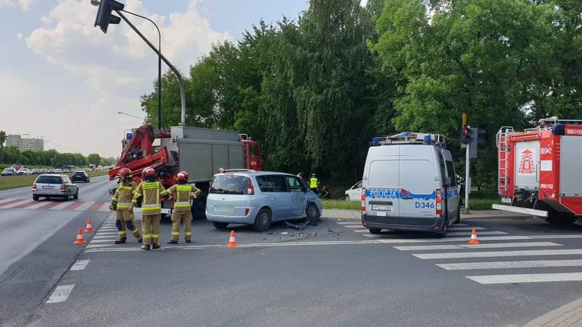 Kolejny wypadek na tym skrzyżowaniu. Jedna osoba została ranna (zdjęcia)