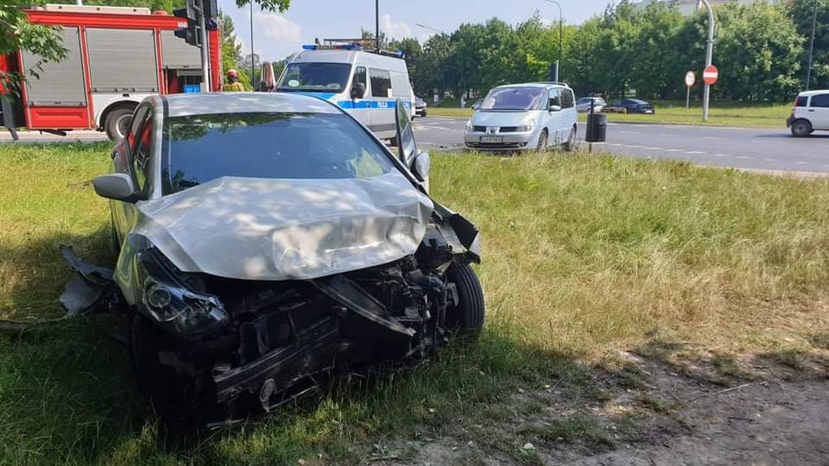 Kolejny wypadek na tym skrzyżowaniu. Jedna osoba została ranna (zdjęcia)