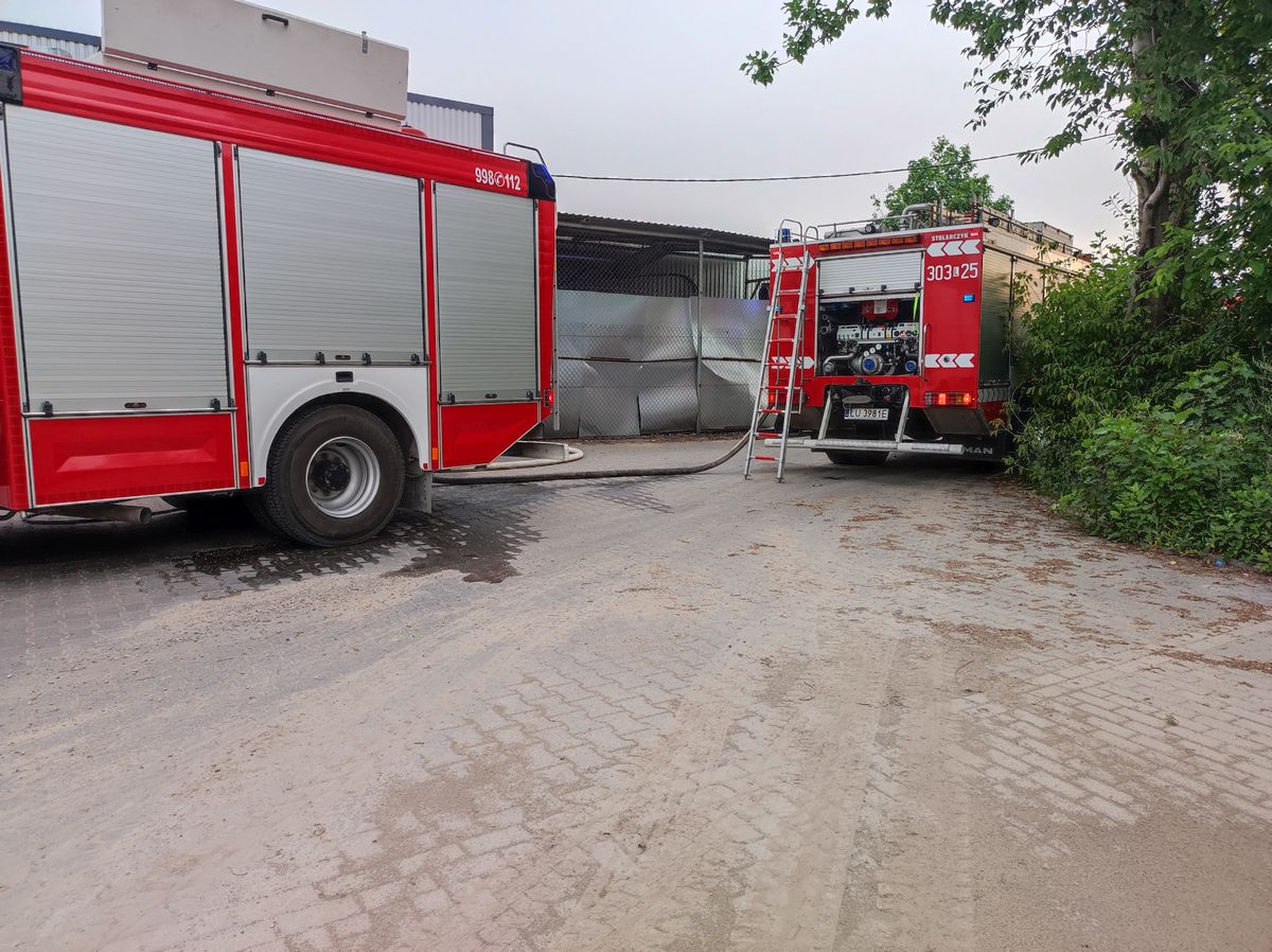 Pożar na Majdanku. W jednej z firm zapaliły się materiały do produkcji (zdjęcia)