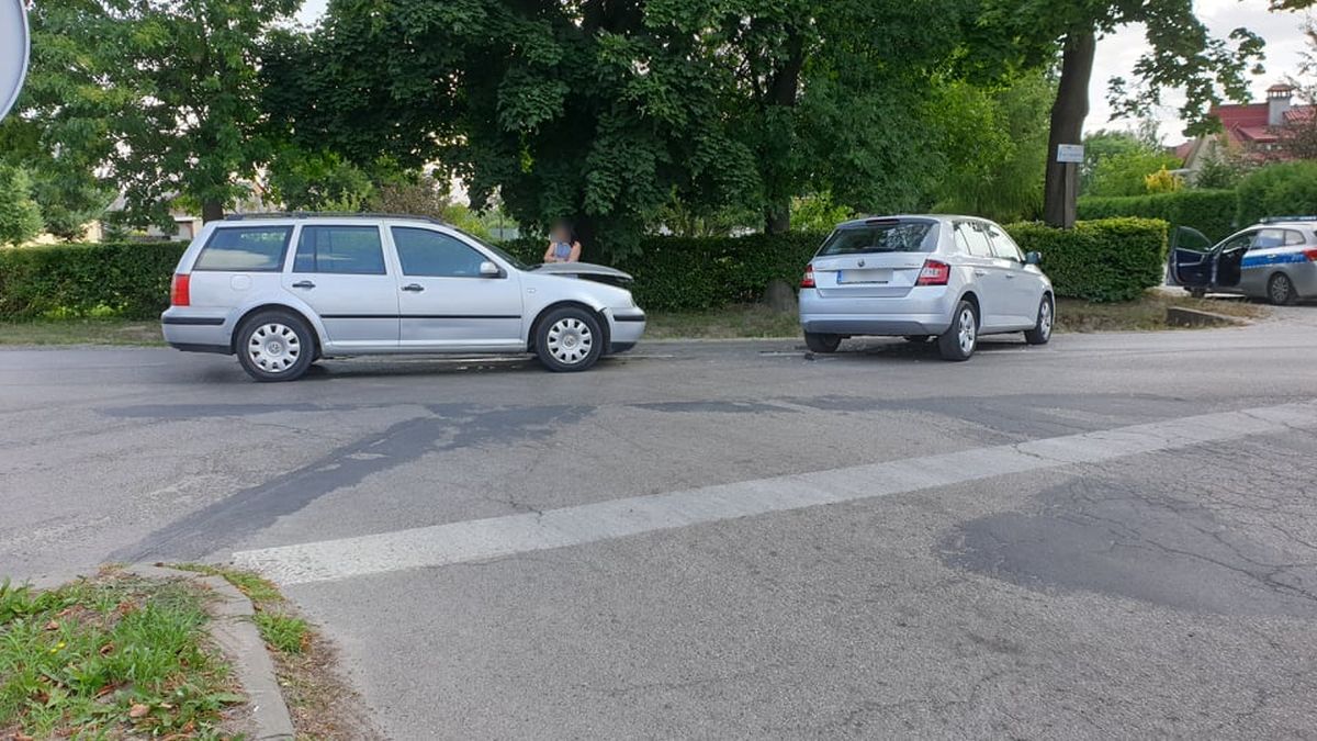 Wypadek na trasie Lublin – Bychawa. Dwie osoby poszkodowane, droga zablokowana (zdjęcia)