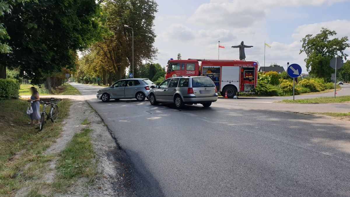 Wypadek na trasie Lublin – Bychawa. Dwie osoby poszkodowane, droga zablokowana (zdjęcia)