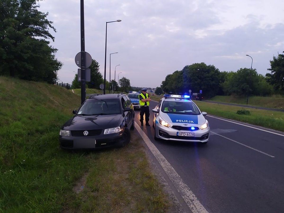 Widząc zatrzymującego go do kontroli policjanta, postanowił uciekać. Po chwili był już w rękach funkcjonariuszy (zdjęcia)