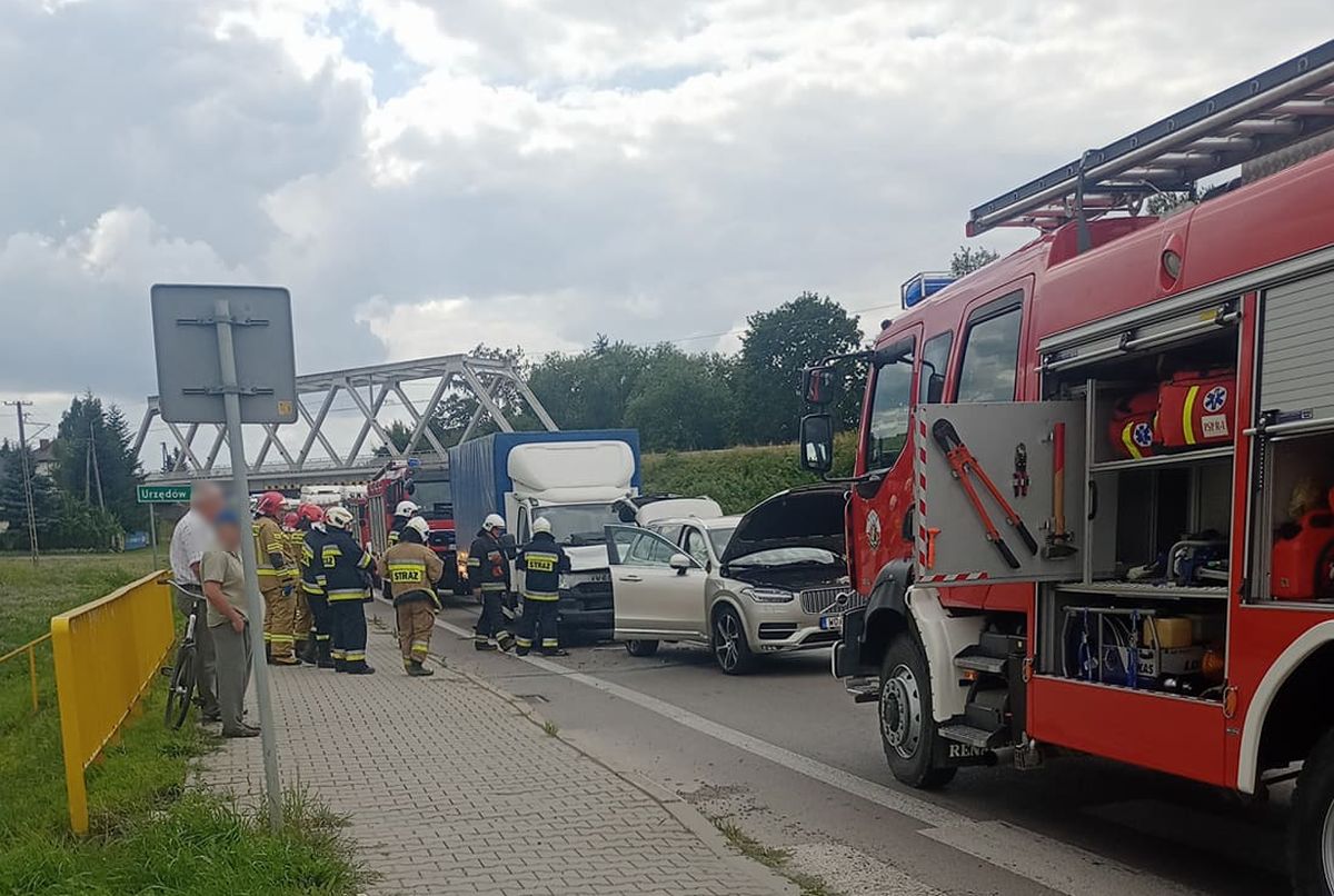 Zderzenie dwóch pojazdów na trasie Lublin – Kraśnik. Występują utrudnienia w ruchu (zdjęcia)