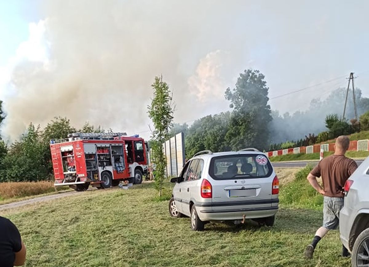 Płonie budynek mieszkalny w Draganach. Trwa akcja gaśnicza (zdjęcia, wideo)