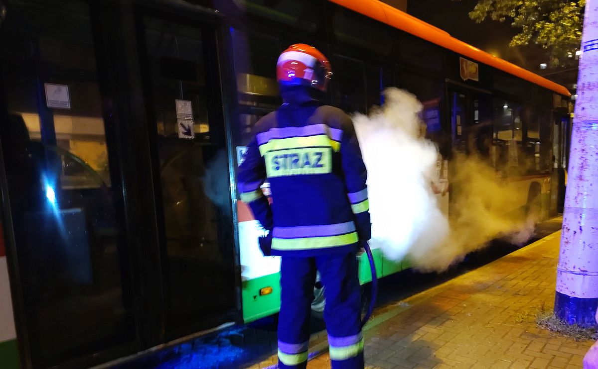 Pożar autobusu komunikacji miejskiej w Lublinie. Zagrożenie zostało szybko opanowane (zdjęcia)