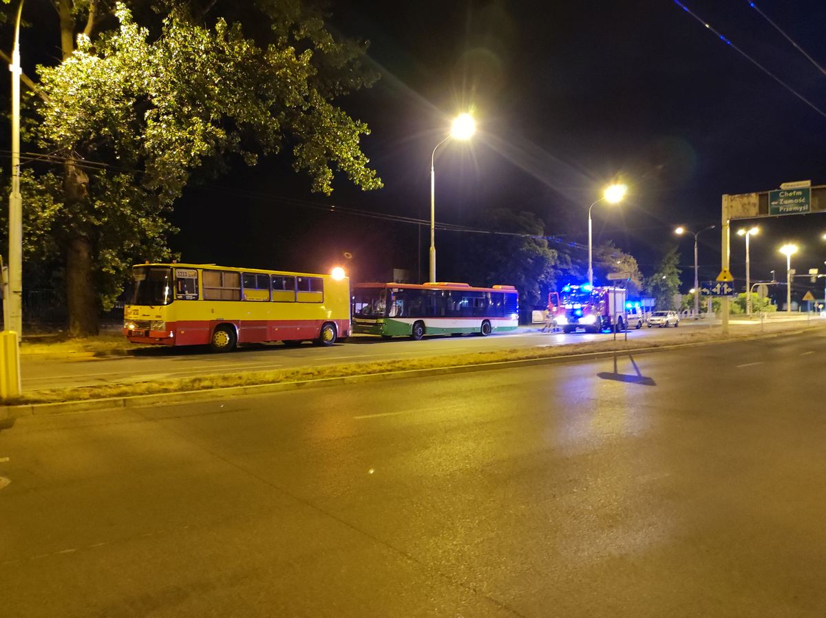 Pożar autobusu komunikacji miejskiej w Lublinie. Zagrożenie zostało szybko opanowane (zdjęcia)