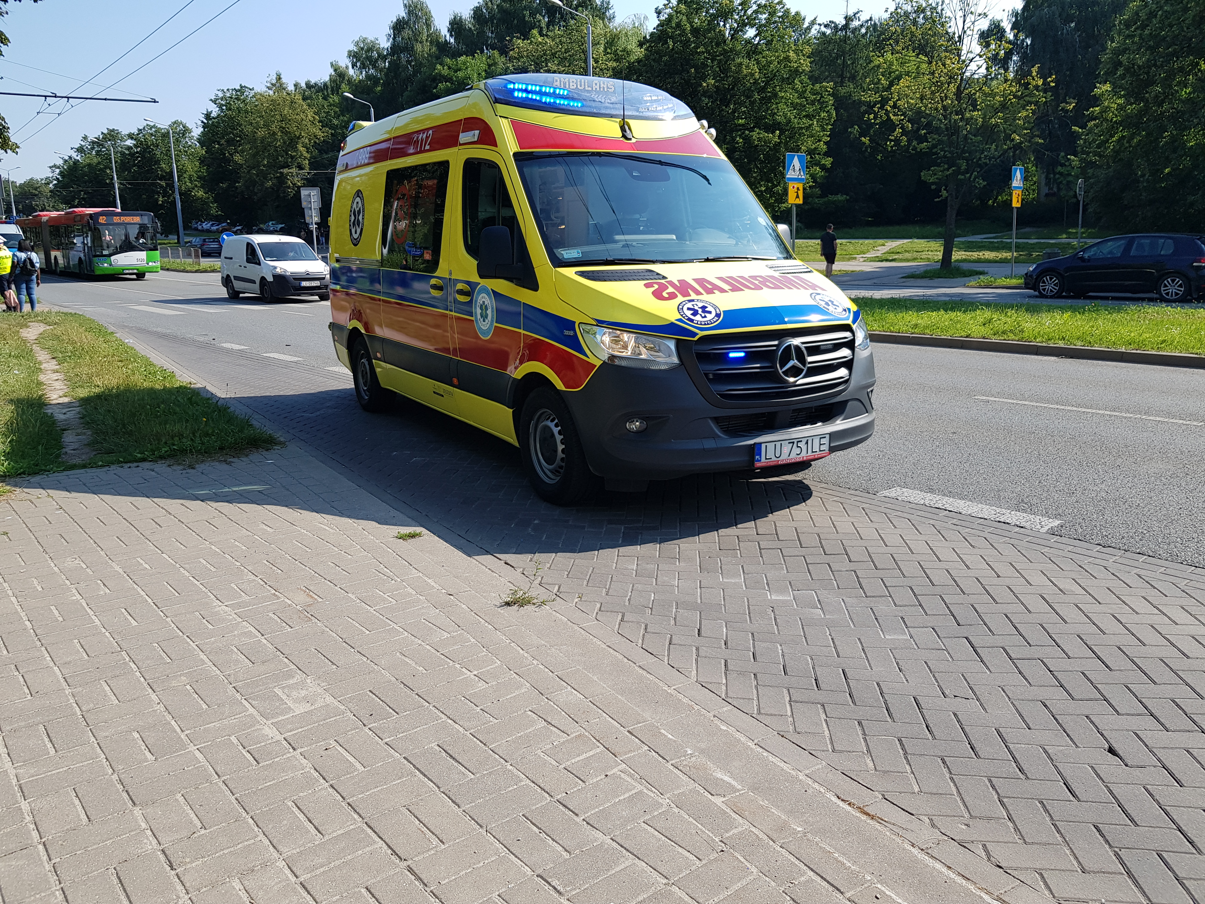 Potrącenie pieszej na ul. Filaretów. Kobieta w ciężkim stanie trafiła do szpitala (zdjęcia)