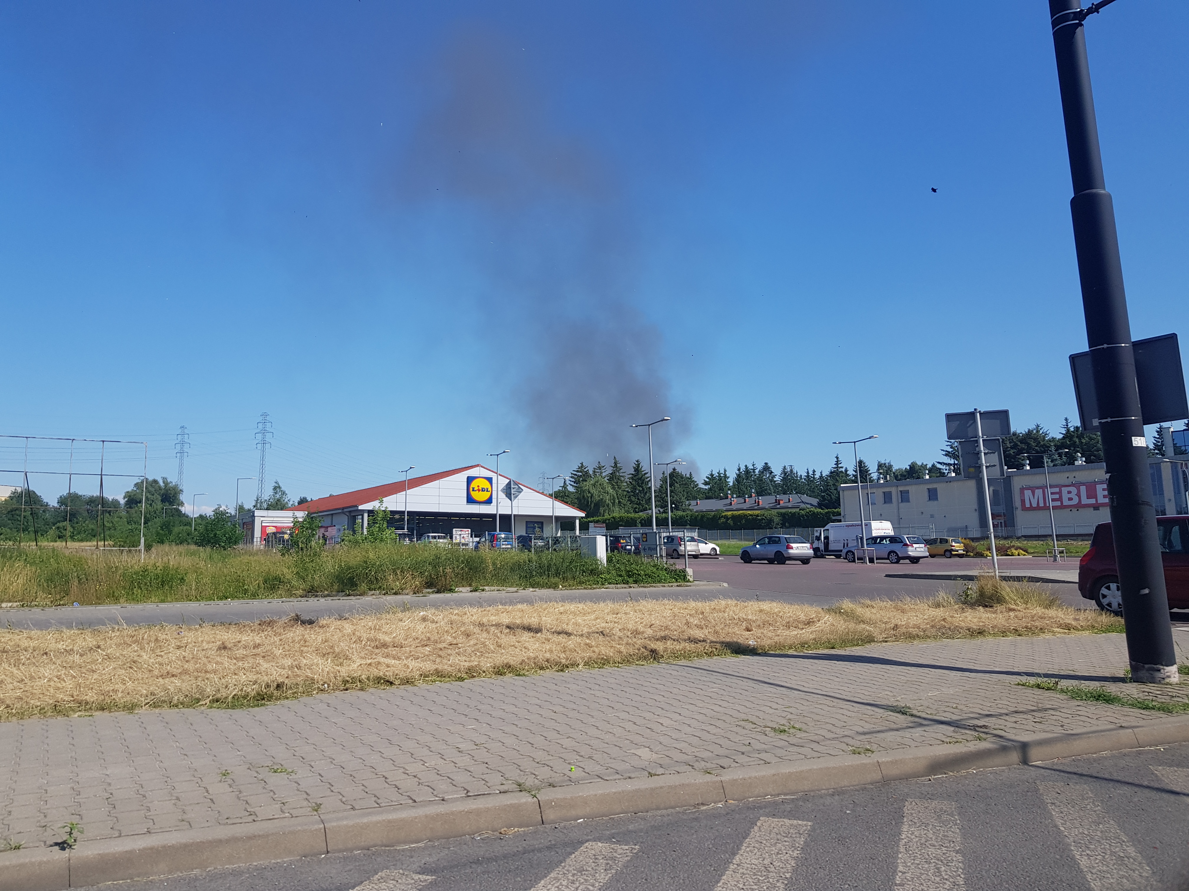 Pożar sortowni odpadów w Lublinie. Z ogniem walczą dziesiątki strażaków (zdjęcia)