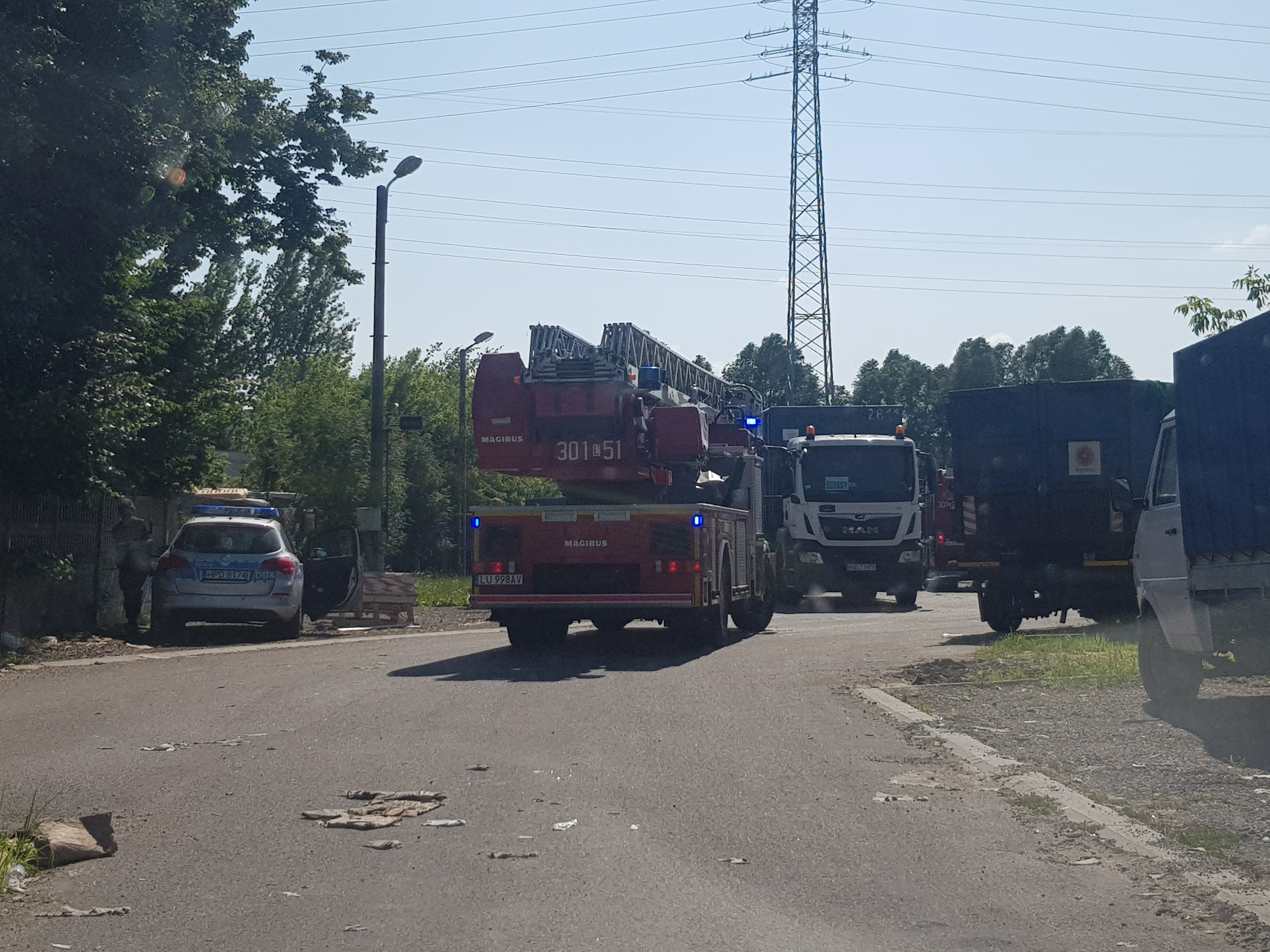 Pożar sortowni odpadów w Lublinie. Z ogniem walczą dziesiątki strażaków (zdjęcia)