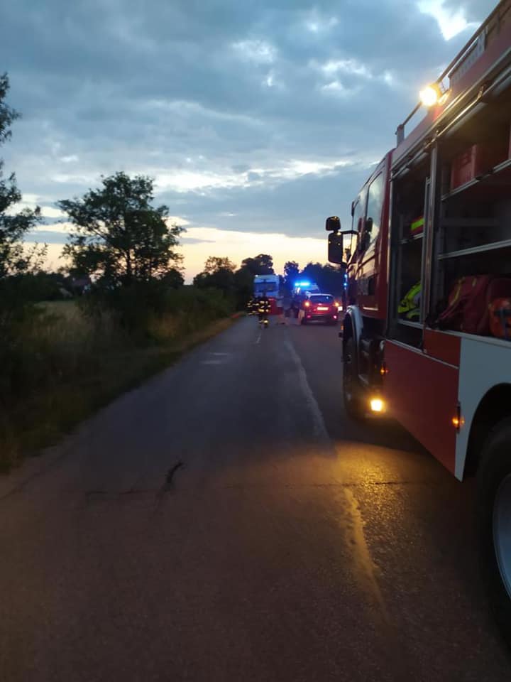 Nie żyje pieszy potrącony przez pojazd ciężarowy (zdjęcia)