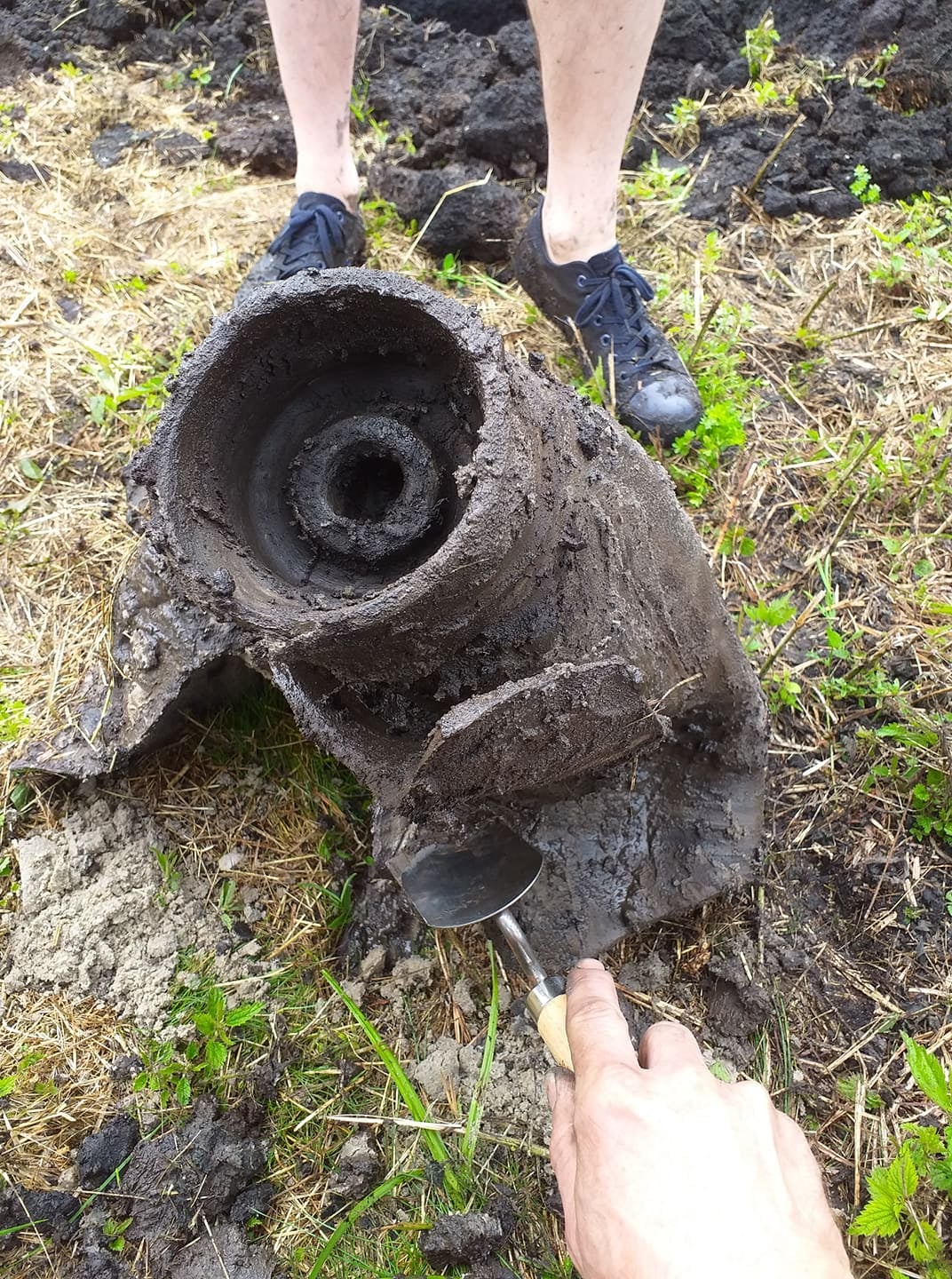 Szukali pod Zamościem rozbitego samolotu niemieckiego. Wykopali pozostałości rakiety balistycznej V2 (zdjęcia)
