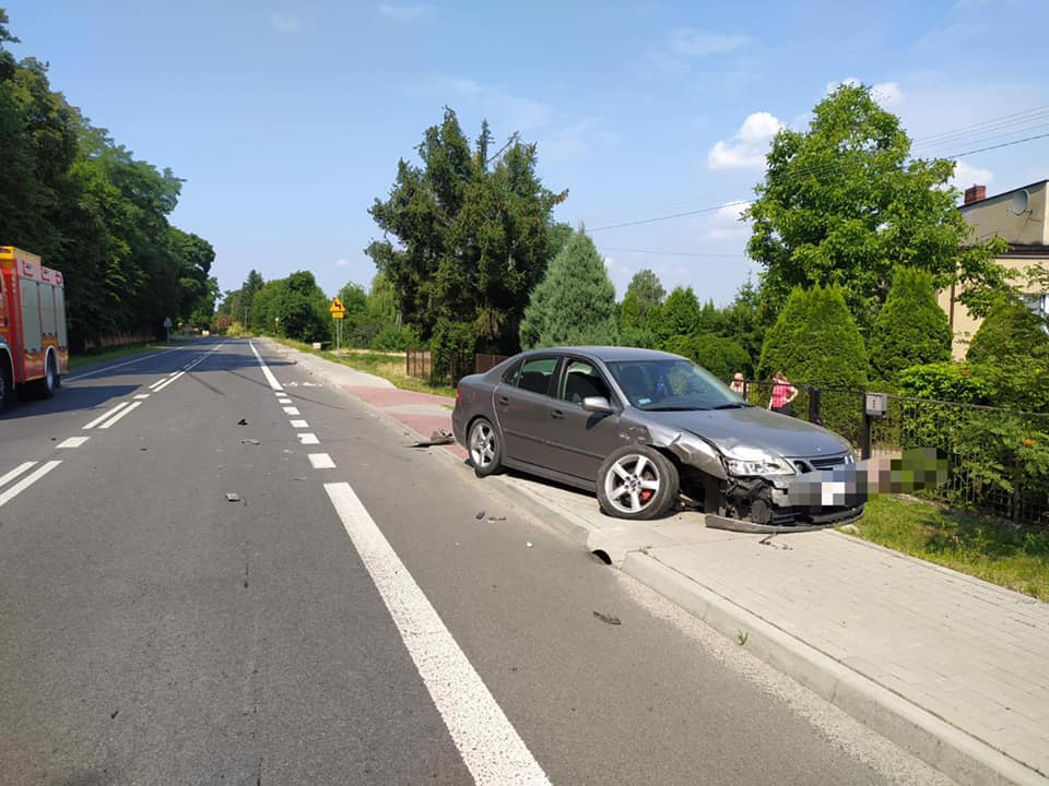 Jedna osoba poszkodowana w zderzeniu dwóch pojazdów (zdjęcia)