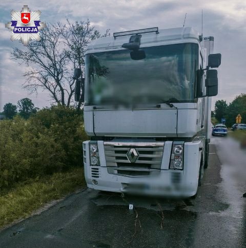 Nie żyje pieszy potrącony przez pojazd ciężarowy (zdjęcia)