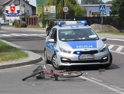 Jechał ciężarówką pod prąd, potrącił rowerzystę. Nieprzytomny mężczyzna trafił do szpitala (zdjęcia)