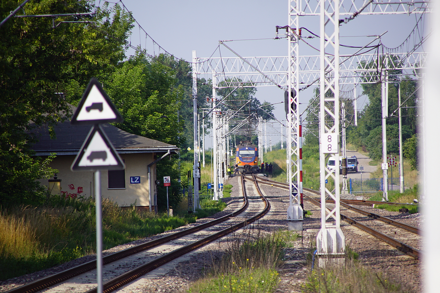 Kiedy nadjechał pociąg, dwie osoby znajdowały się na torowisku. Akcja służb ratunkowych w Lublinie (zdjęcia)