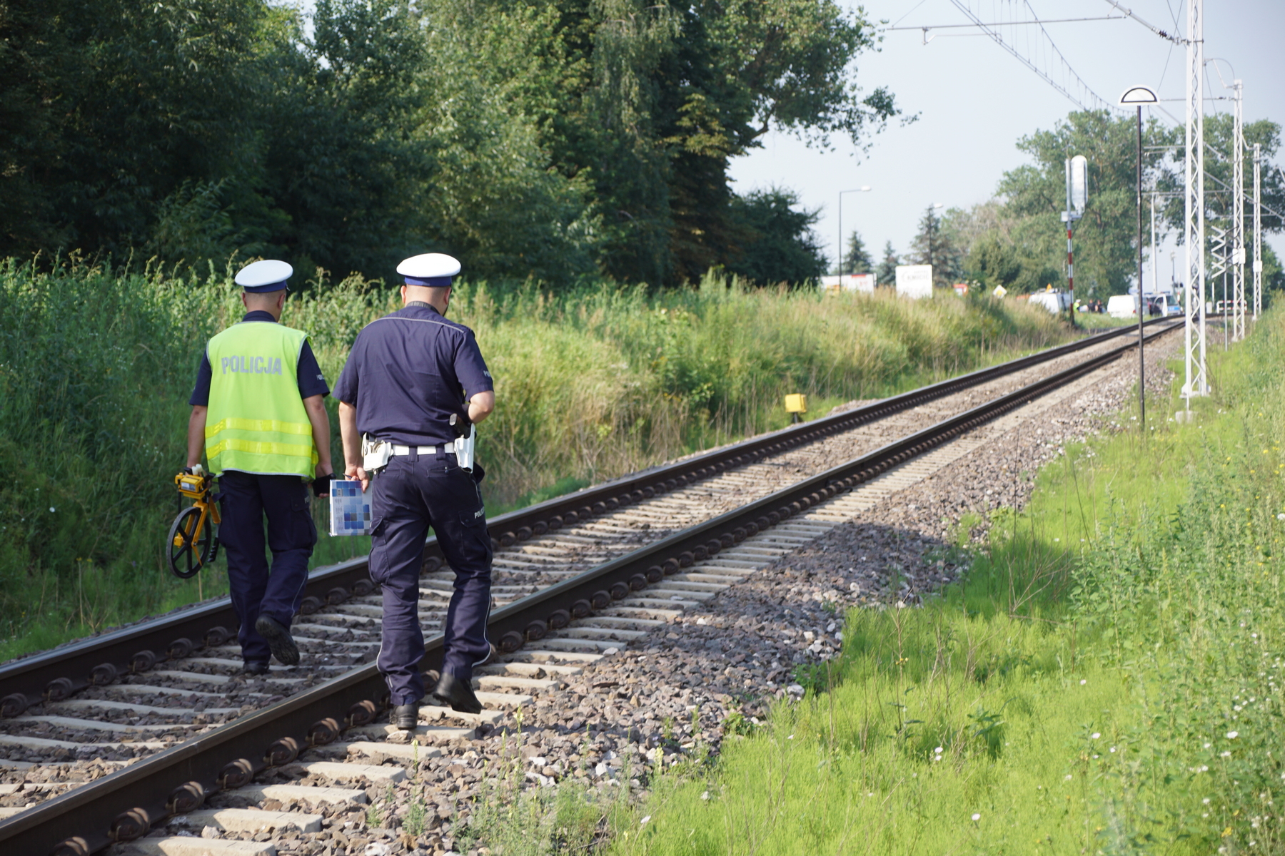 Kiedy nadjechał pociąg, dwie osoby znajdowały się na torowisku. Akcja służb ratunkowych w Lublinie (zdjęcia)