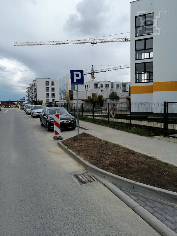 Na ul. Urbanowicza pojawiły się nowe miejsca parkingowe (zdjęcia)