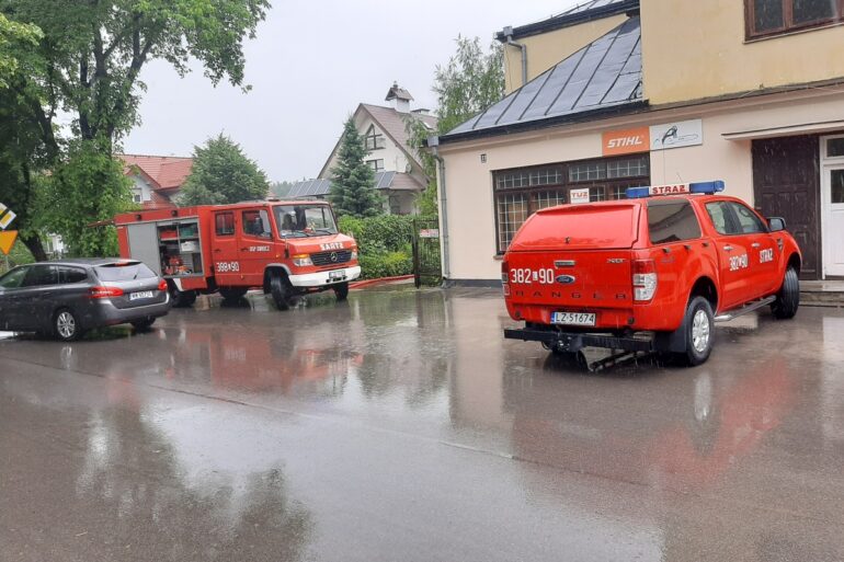 Nawałnice w powiecie zamojskim. Aparatura tlenowa wymagała zasilania, na pomoc ruszyli strażacy (zdjęcia)