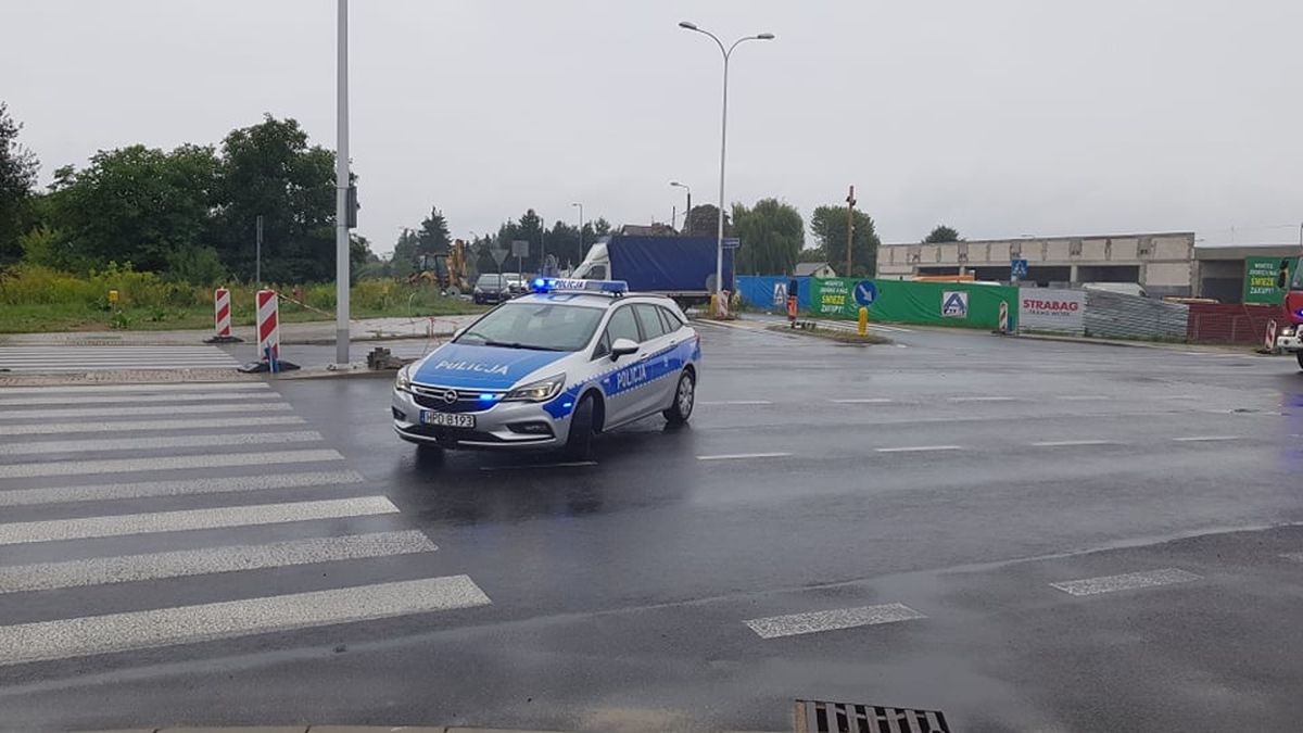 Pasażer Bolta przesiadł się do dacii. Po chwili oba pojazdy zderzyły się na skrzyżowaniu (zdjęcia)