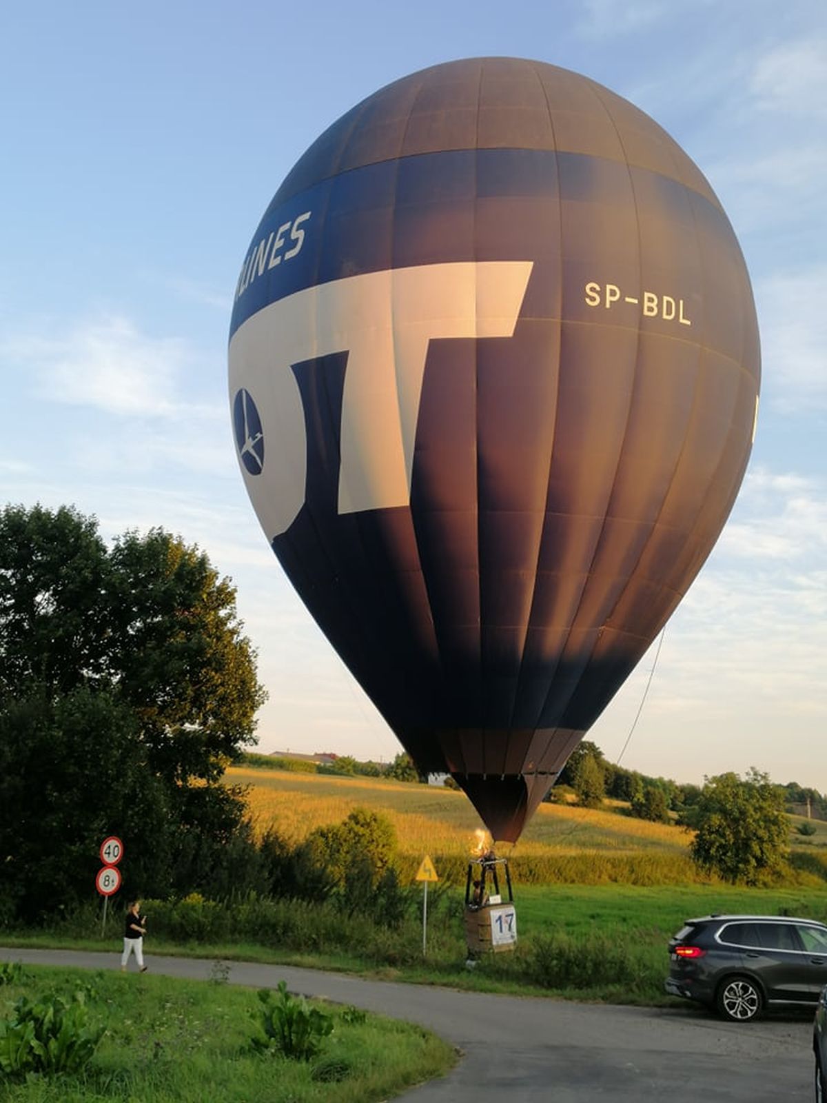 Pogoda nie sprzyjała uczestnikom zawodów balonowych. Dzisiaj w końcu udało im się wznieść w niebo (zdjęcia)