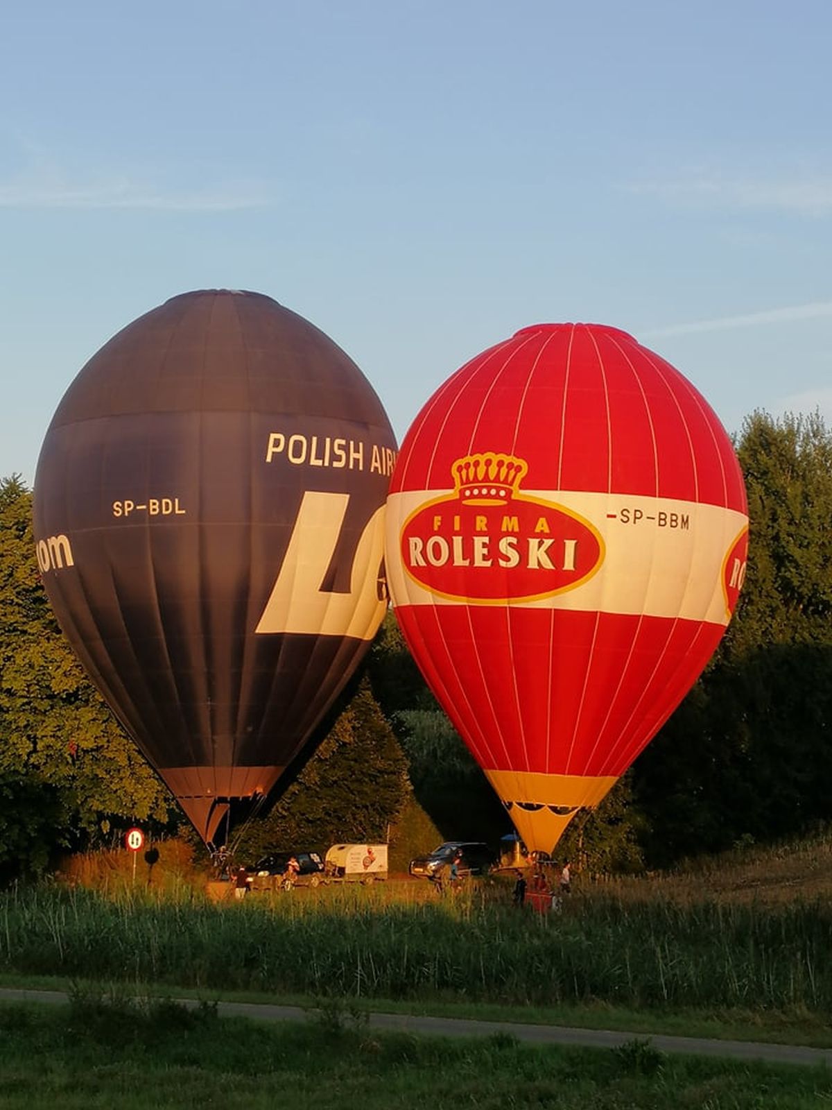 Pogoda nie sprzyjała uczestnikom zawodów balonowych. Dzisiaj w końcu udało im się wznieść w niebo (zdjęcia)