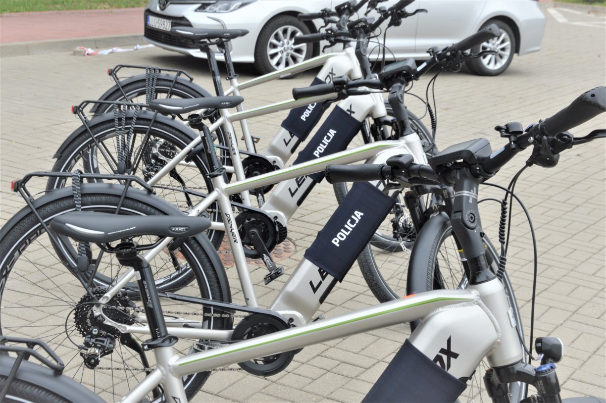 Lubelscy policjanci otrzymali kolejne rowery elektryczne. To prezent od miasta (zdjęcia)