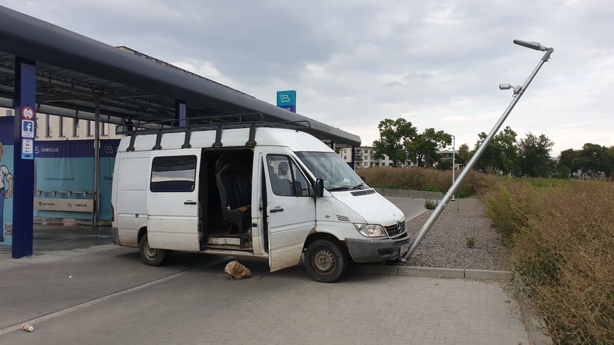 Dostrzegł auto, które mu skradziono w weekend. Kierowca chciał uciec policjantom, wjechał w ślepą uliczkę (zdjęcia)