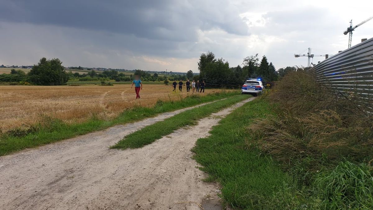 Dostrzegł auto, które mu skradziono w weekend. Kierowca chciał uciec policjantom, wjechał w ślepą uliczkę (zdjęcia)