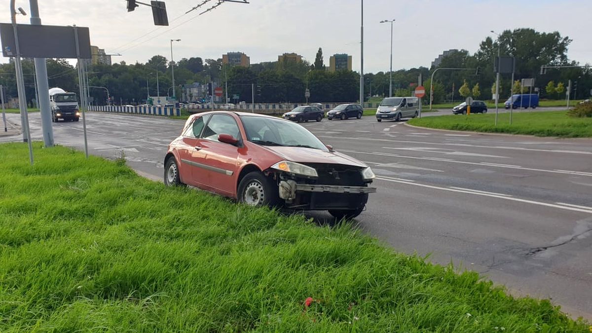 Zaświeciła się zielona strzałka, pojechał prosto i zderzył się z toyotą. Kierowca był pijany (zdjęcia)