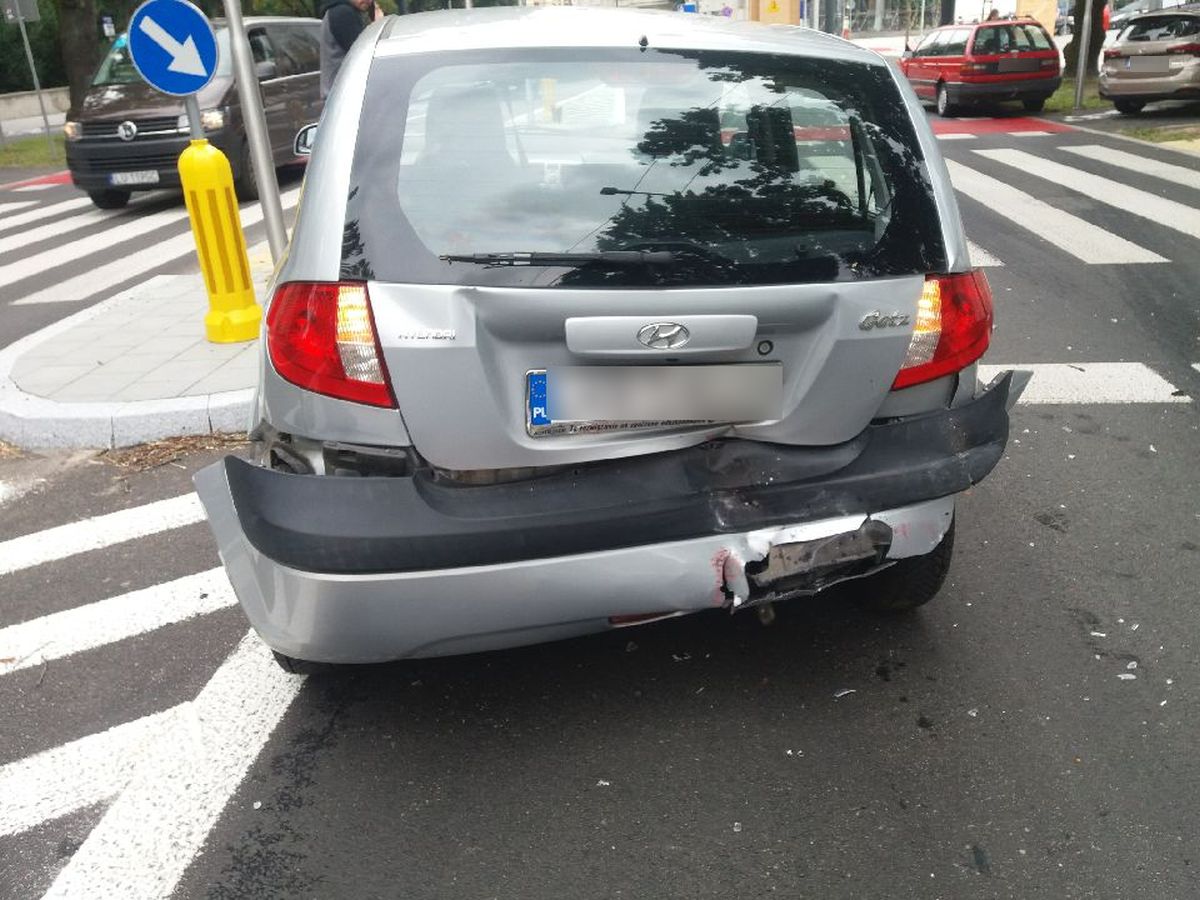 Staranował stojące przed przejściem auta. Trzy pojazdy zderzyły się w centrum Lublina (zdjęcia)