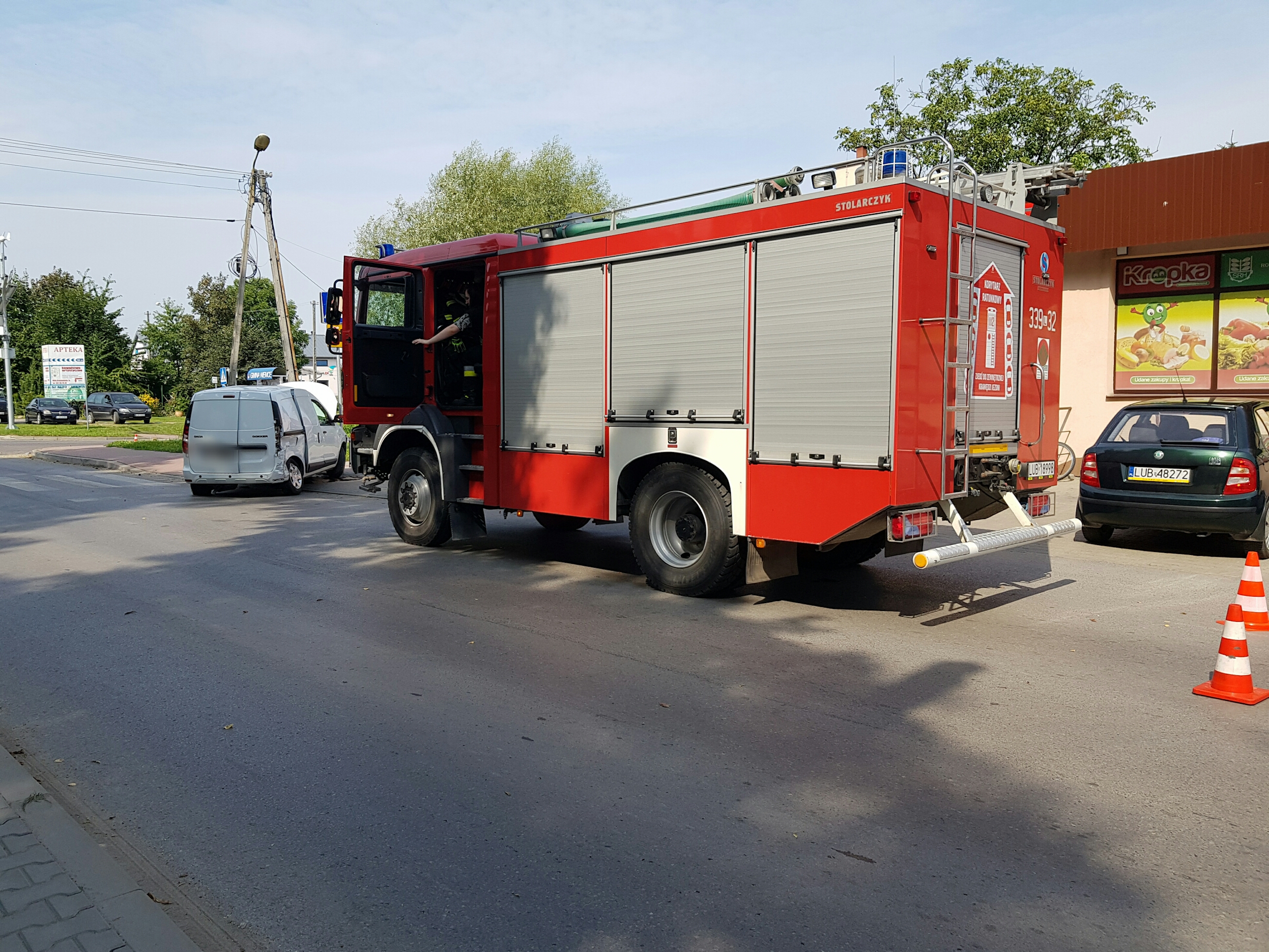 Nie zatrzymał się na STOP-ie, doszło do wypadku. Dwie osoby trafiły do szpitala (zdjęcia)