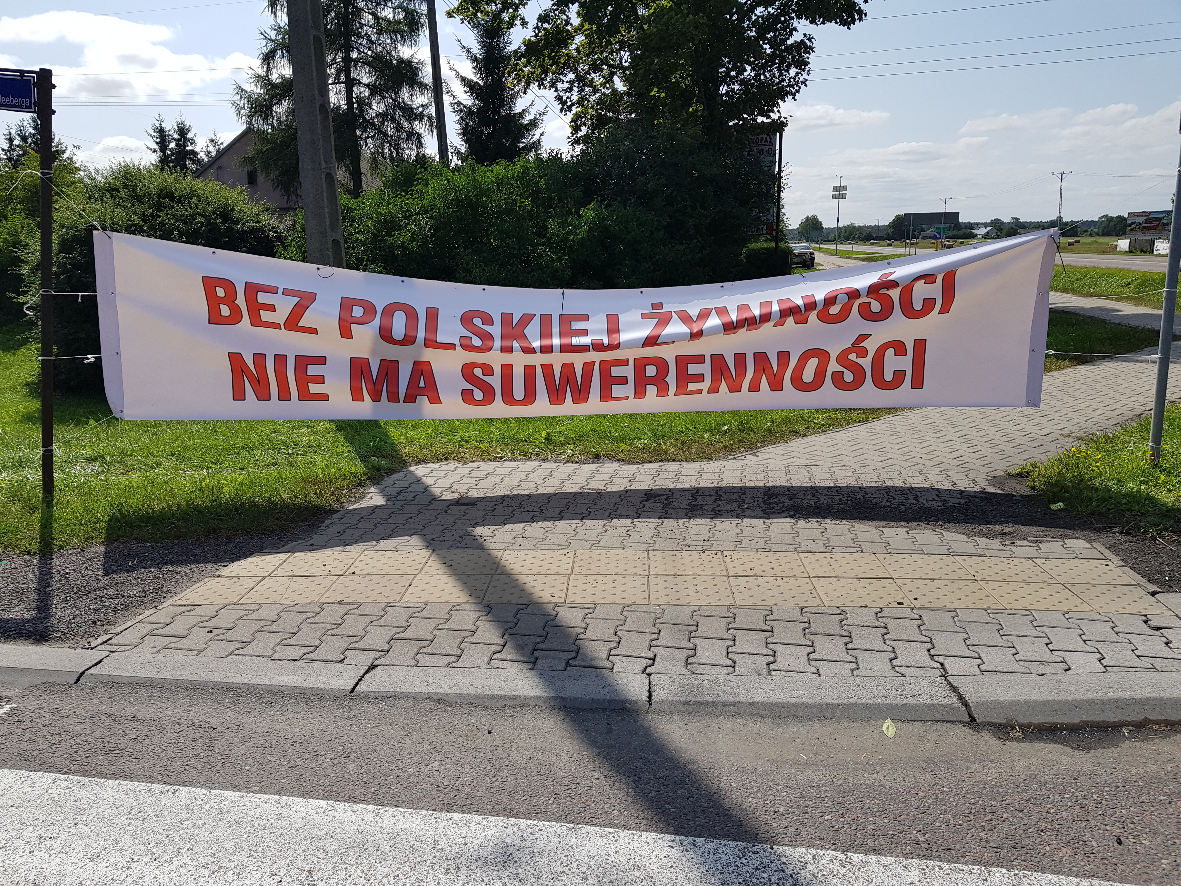 W regionie nadal trwa protest rolników. Występują utrudnienia w ruchu na drogach krajowych (zdjęcia)