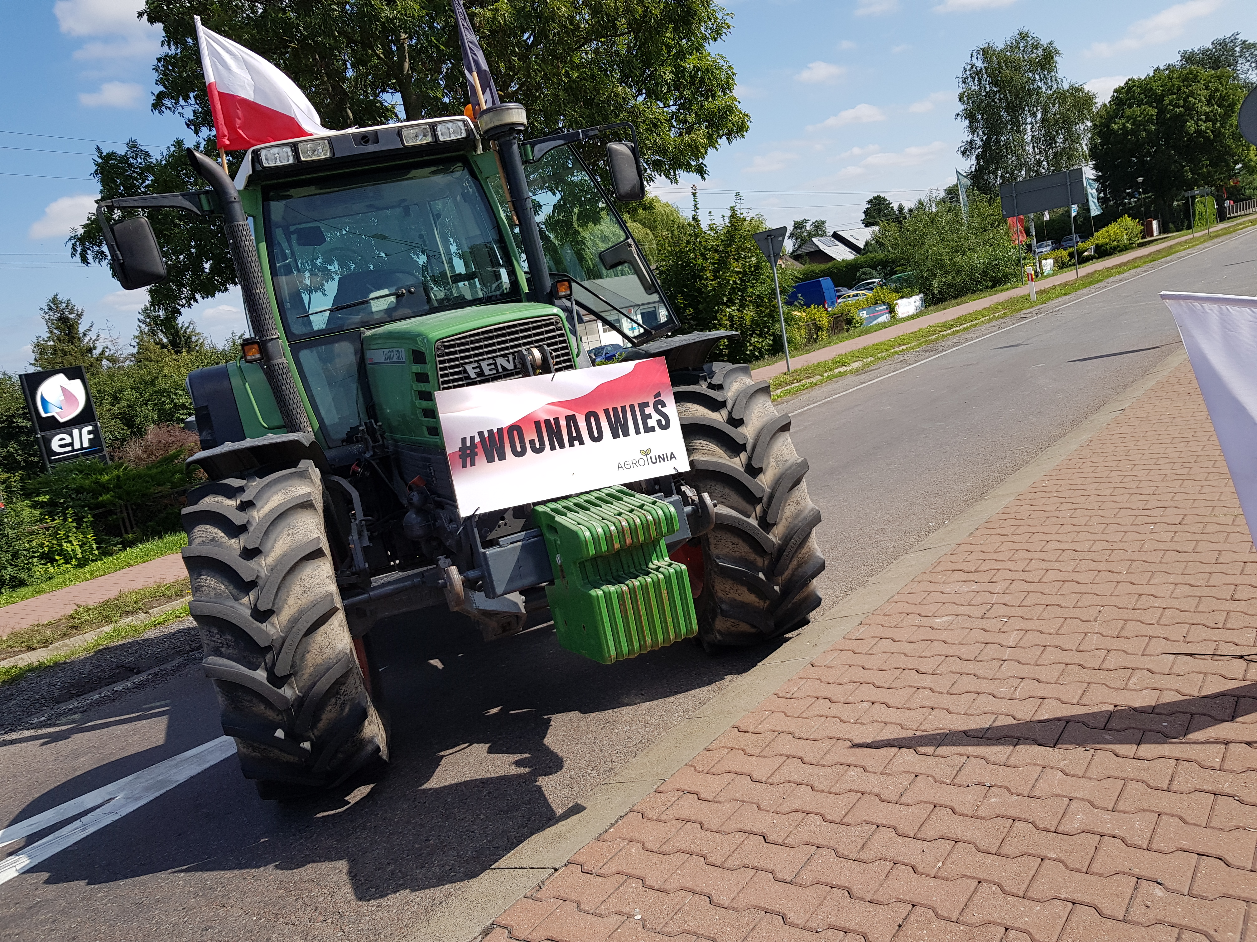 W regionie nadal trwa protest rolników. Występują utrudnienia w ruchu na drogach krajowych (zdjęcia)