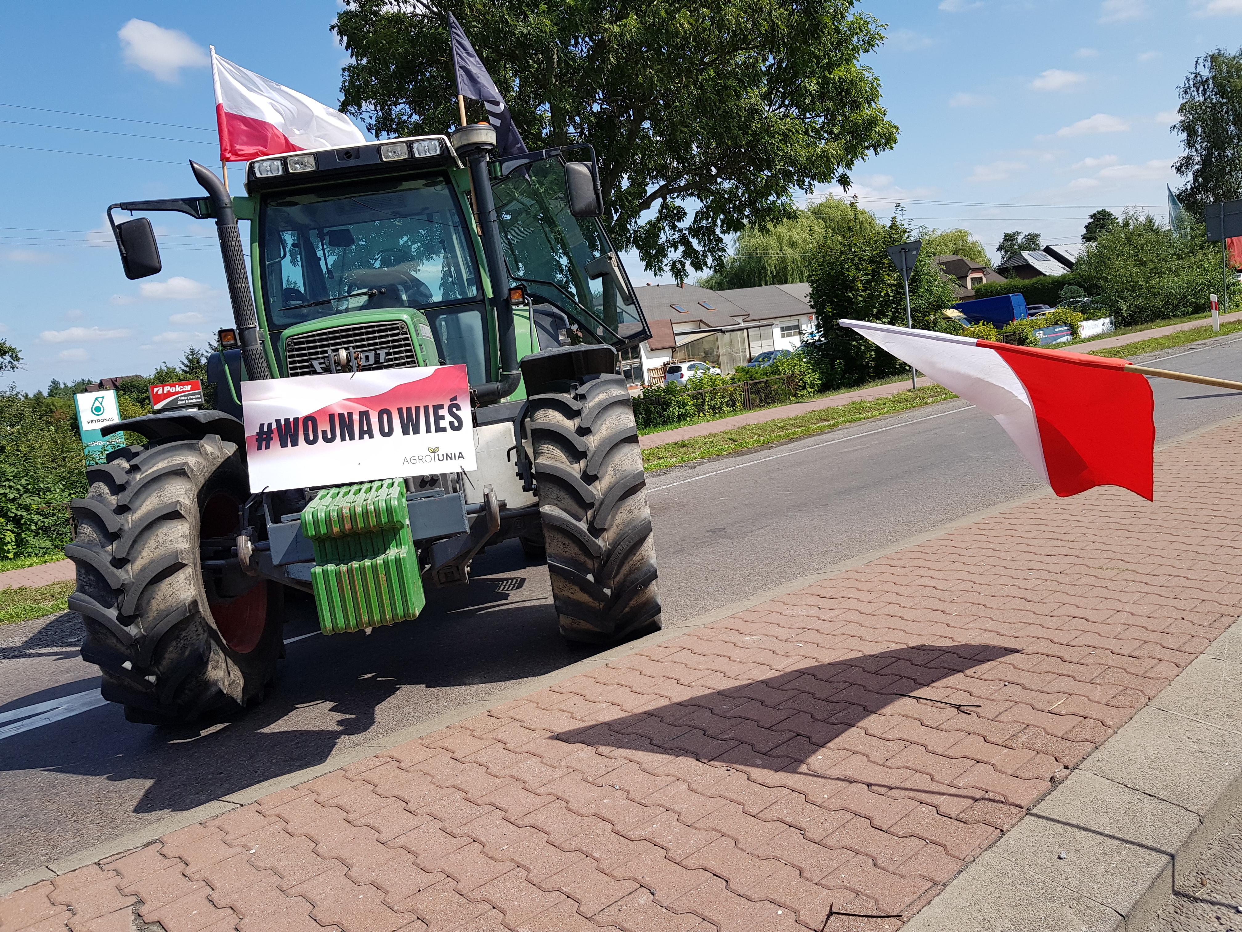 W regionie nadal trwa protest rolników. Występują utrudnienia w ruchu na drogach krajowych (zdjęcia)