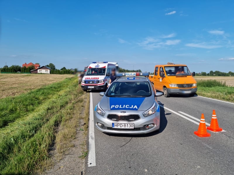 Dwie osoby ranne po zderzeniu toyoty z kombajnem (zdjęcia)