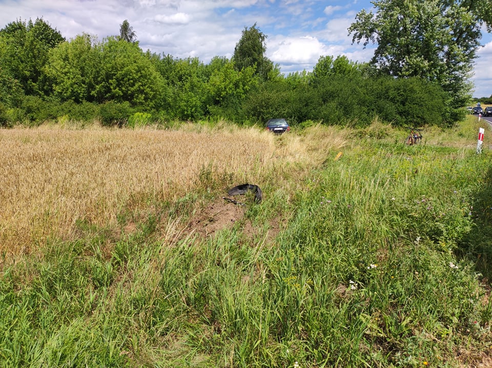 Zderzenie dwóch pojazdów na trasie Lublin – Łęczna. Jedna osoba trafiła do szpitala (zdjęcia)