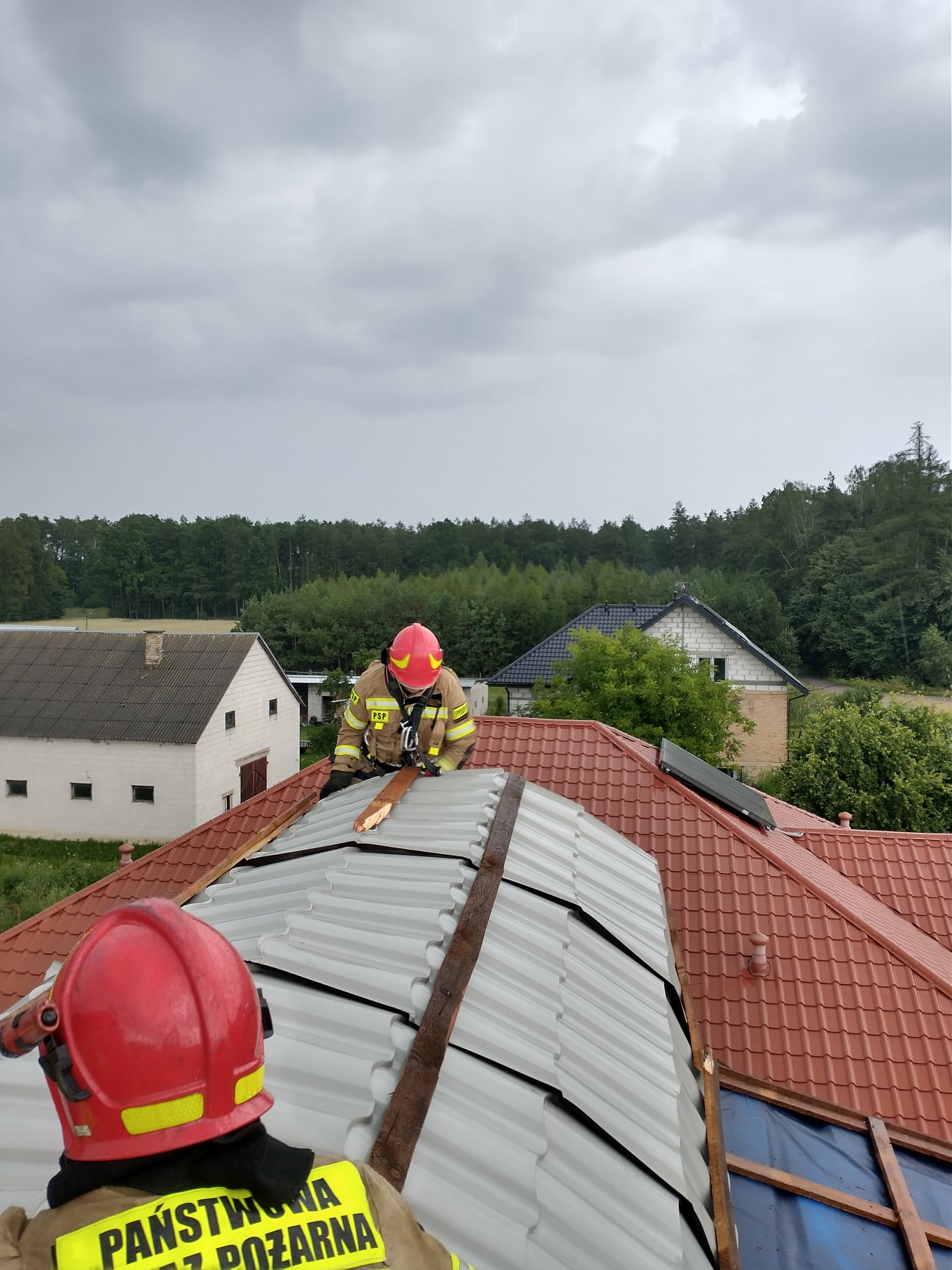 Gwałtowne burze i ulewy dały się we znaki mieszkańcom. Pracowity weekend strażaków (zdjęcia)