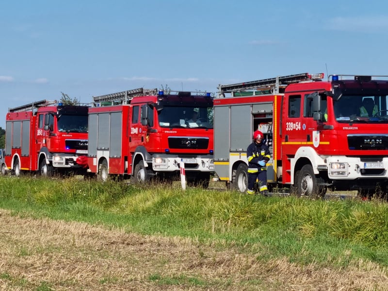 Dwie osoby ranne po zderzeniu toyoty z kombajnem (zdjęcia)