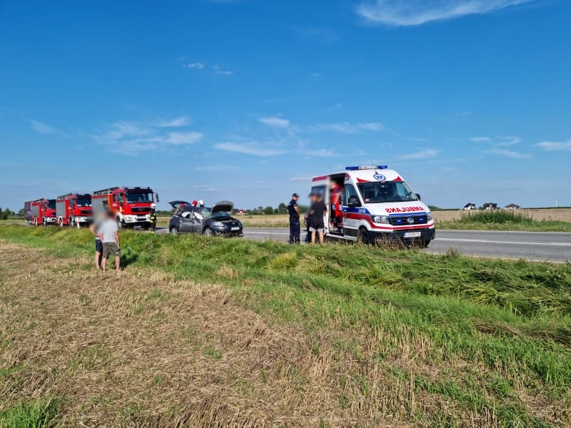 Dwie osoby ranne po zderzeniu toyoty z kombajnem (zdjęcia)